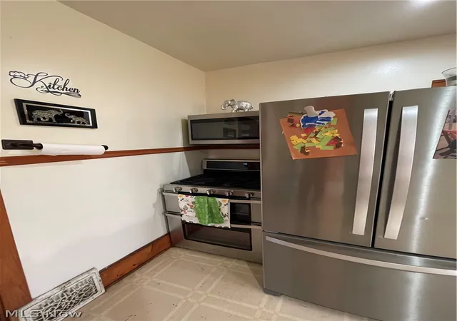 Homes for sale in Cleveland, OH | 3810 Biddulph Ave, Cleveland, OH 44109 | MLS# 5210195