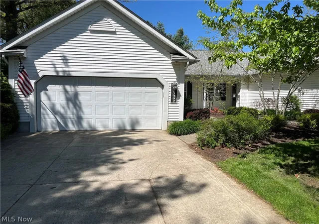 Homes for sale in North Ridgeville, OH | 33992 Sunflower Ln, North Ridgeville, OH 44039 | MLS# 5209508