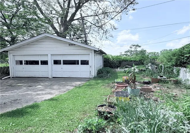 Homes for sale in Cleveland, OH | 3196 W 116th St, Cleveland, OH 44111 | MLS# 5210468