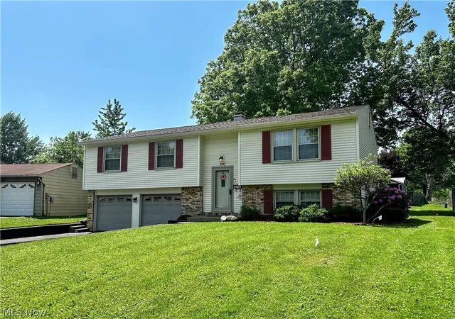 Homes for sale in Niles, OH | 100 Blossom Ln, Niles, OH 44446 | MLS# 5211106