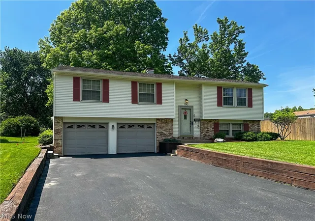 Homes for sale in Niles, OH | 100 Blossom Ln, Niles, OH 44446 | MLS# 5211106