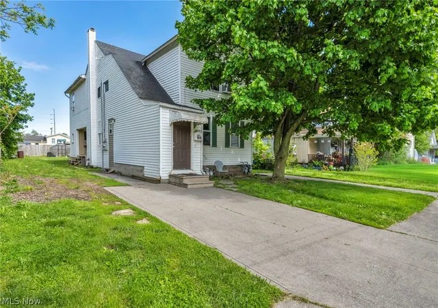 Photo 2 of Multi family home for sale at 1813 Lexington Ave, Lorain, OH 44052 | MLS# 5210547 | Listing updated on 2026-08-24