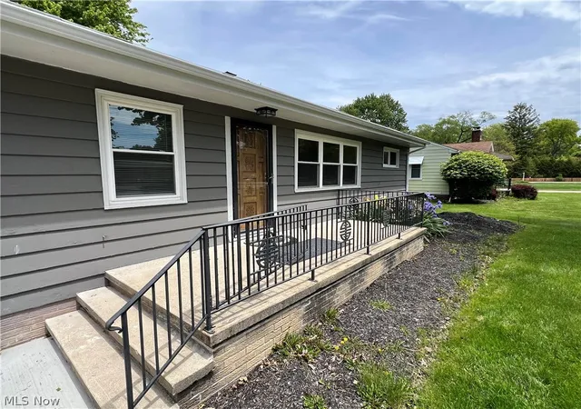 3rd image of 25716 Westwood Rd, Westlake, OH 44145 | MLS# 5211209