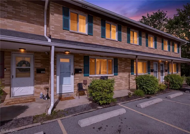 3rd image of 1529 Lee Ter Dr, Wickliffe, OH 44092