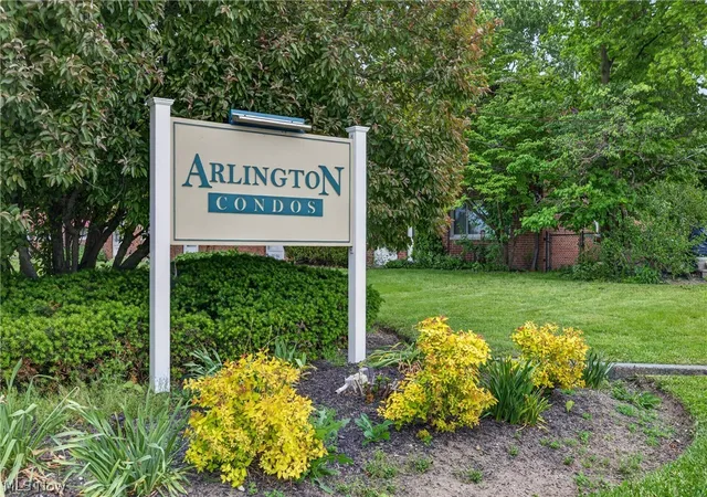 2nd image of 1529 Lee Ter Dr, Wickliffe, OH 44092