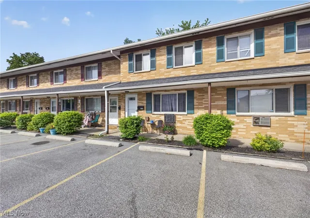 4th image of 1529 Lee Ter Dr, Wickliffe, OH 44092