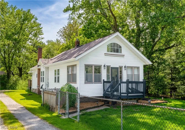 Photo 1 of Single family home for sale at 122 Southeast Ave, Tallmadge, OH 44278 | MLS# 5198554 | Listing updated on 2026-08-22