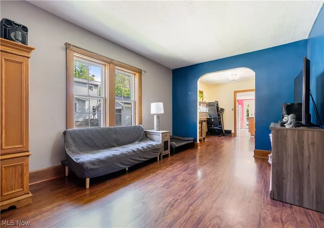 Photo 3 of Single family home for sale at 122 Southeast Ave, Tallmadge, OH 44278 | MLS# 5198554 | Listing updated on 2026-08-22