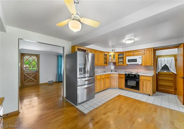 Photo 2 of Single family home for sale at 116 Woodland Dr, New Middletown, OH 44442 | MLS# 5211824 | Listing updated on 2026-07-14