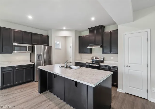 2nd image of 1594 Slick Rock Dr, Painesville, OH 44077 | MLS# 5211820