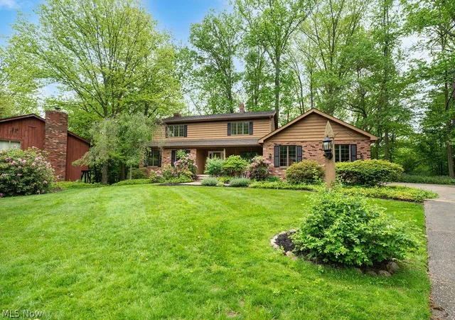 3rd image of 35970 Timber Ridge Ln, Willoughby, OH 44094 | MLS# 5211940