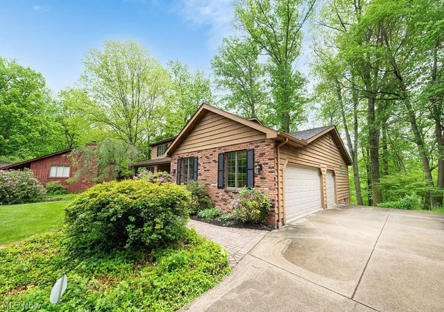 5th image of 35970 Timber Ridge Ln, Willoughby, OH 44094 | MLS# 5211940