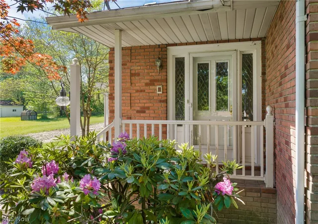 Photo 4 of Single family home for sale at 568 W Nimisila Rd, New Franklin, OH 44319 | MLS# 5211977 | Listing updated on 2026-07-14