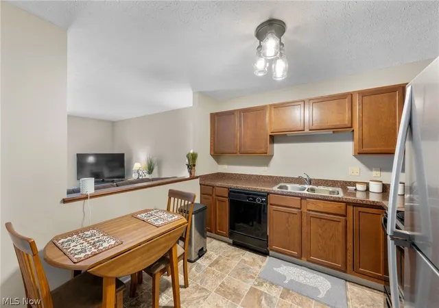 Photo 3 of Townhouse for sale at 342 Angela Ln, Avon Lake, OH 44012 | MLS# 5211064 | Listing updated on 2026-08-19