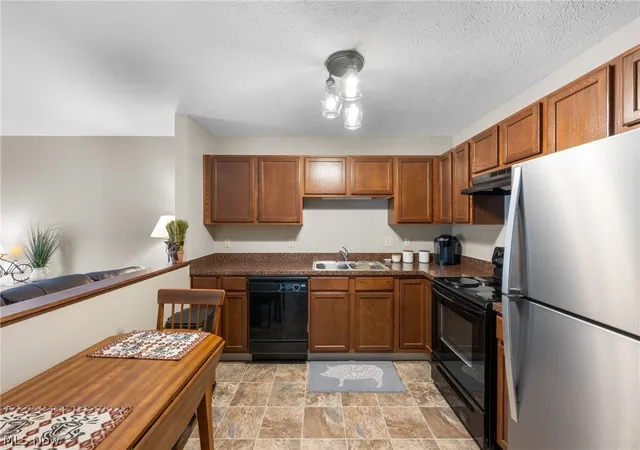 Photo 4 of Townhouse for sale at 342 Angela Ln, Avon Lake, OH 44012 | MLS# 5211064 | Listing updated on 2026-08-19