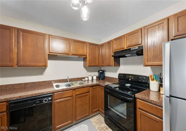 Photo 5 of Townhouse for sale at 342 Angela Ln, Avon Lake, OH 44012 | MLS# 5211064 | Listing updated on 2026-08-19