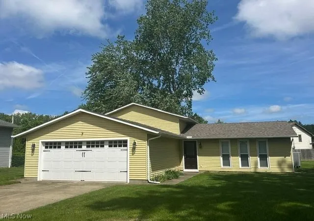 Photo 1 of Single family home for sale at 454 Oaknoll Dr, Amherst, OH 44001 | MLS# 5209585 | Listing updated on 2026-08-20