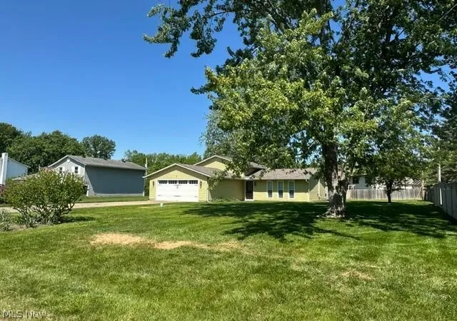 Photo 4 of Single family home for sale at 454 Oaknoll Dr, Amherst, OH 44001 | MLS# 5209585 | Listing updated on 2026-08-20