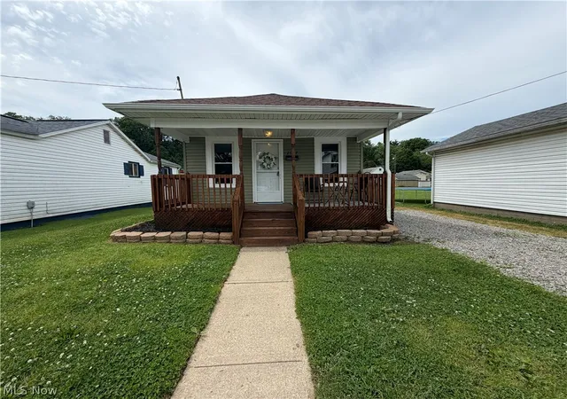 Homes for sale in Zanesville, OH | 2127 Hoge Ave, Zanesville, OH 43701 | MLS# 5212020