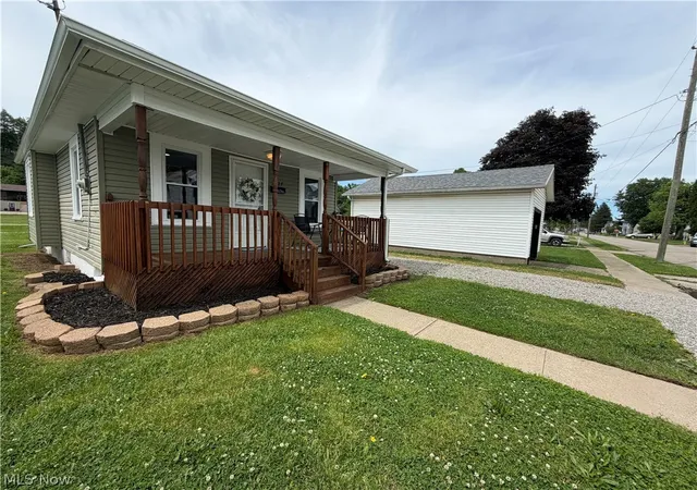 Homes for sale in Zanesville, OH | 2127 Hoge Ave, Zanesville, OH 43701 | MLS# 5212020