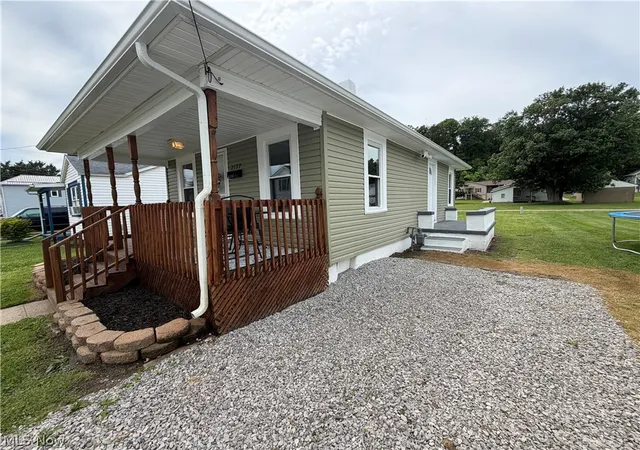 Homes for sale in Zanesville, OH | 2127 Hoge Ave, Zanesville, OH 43701 | MLS# 5212020