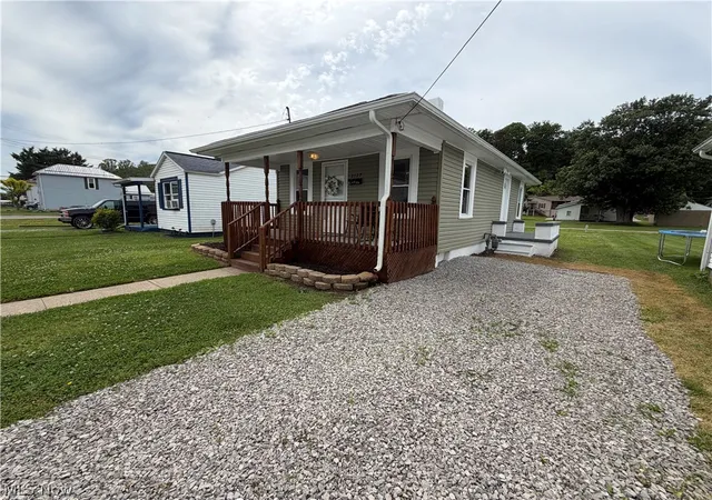 Homes for sale in Zanesville, OH | 2127 Hoge Ave, Zanesville, OH 43701 | MLS# 5212020