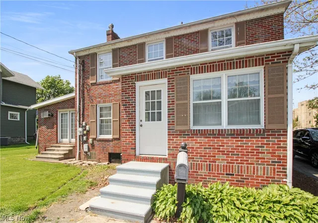 Homes for sale in Port Clinton, OH | 325 Jefferson St, Port Clinton, OH 43452 | MLS# 5212221