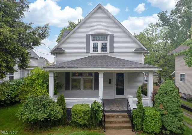 1st image of 645 W Summit St, Alliance, OH 44601 | MLS# 5209434