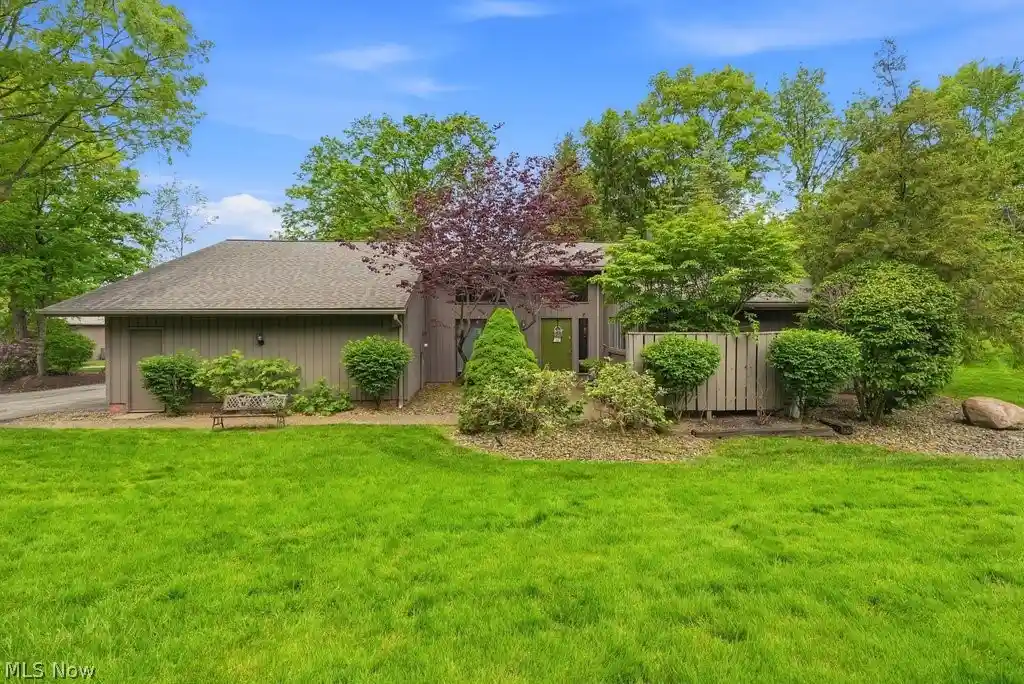 Condo for sale at 420-9 Chandler Dr, Aurora, OH 44202 | MLS# 5212016