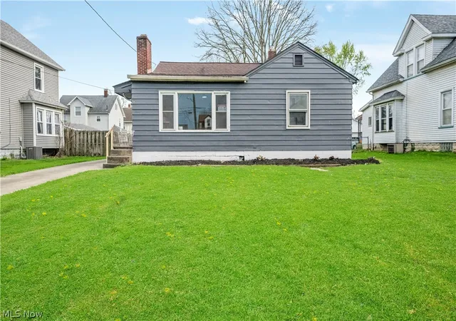 Homes for sale in Niles, OH | 34 Helen Ave, Niles, OH 44446 | MLS# 5212292