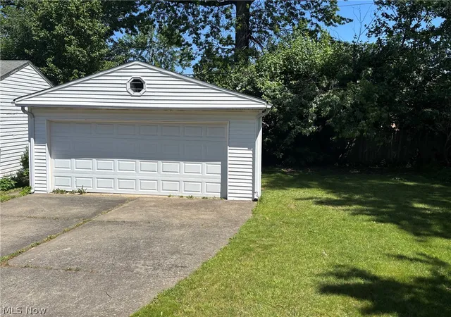 3rd image of 1661 Empire Rd, Wickliffe, OH 44092 | MLS# 5212291