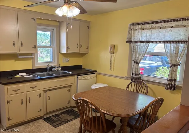 4th image of 1661 Empire Rd, Wickliffe, OH 44092 | MLS# 5212291