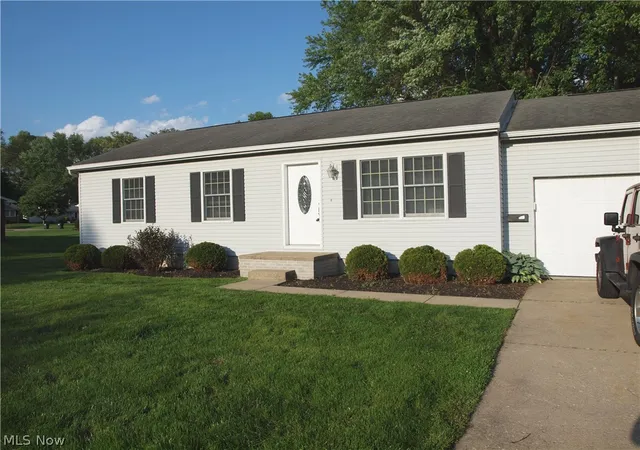 Photo 3 of Single family home for sale at 1422 Woodlawn Ave Nw, Canton, OH 44708 | MLS# 5210812 | Listing updated on 2026-09-19