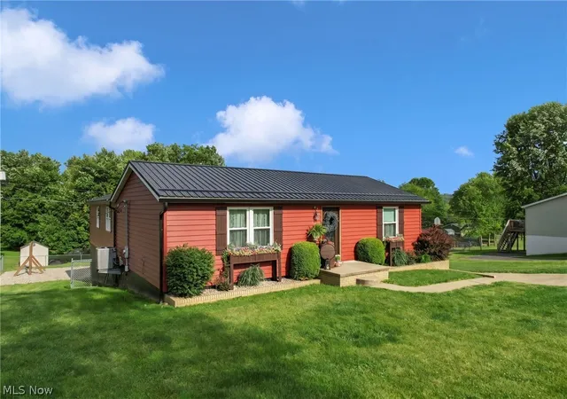 Homes for sale in Zanesville, OH | 3720 Dona Dr, Zanesville, OH 43701 | MLS# 5212355