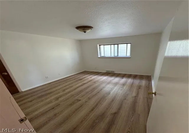 2nd image of 990 E 129th St, Cleveland, OH 44108 | MLS# 5212178