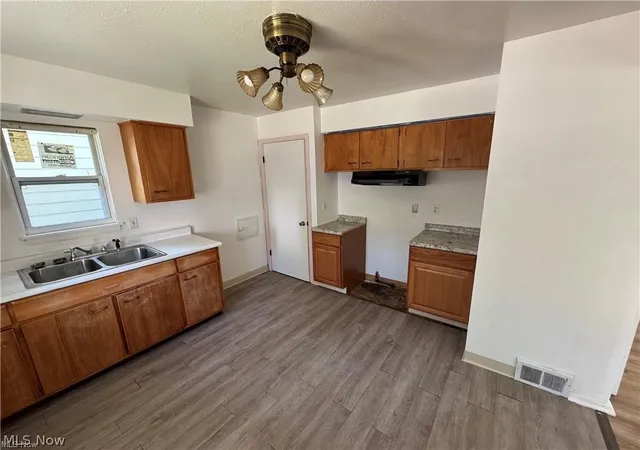 8th image of 990 E 129th St, Cleveland, OH 44108 | MLS# 5212178