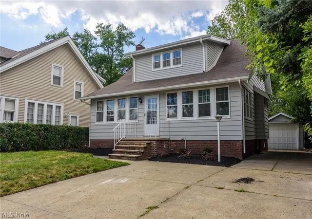 Homes for sale in Cleveland, OH | 18119 Lake Shore Blvd, Cleveland, OH 44119 | MLS# 5212327