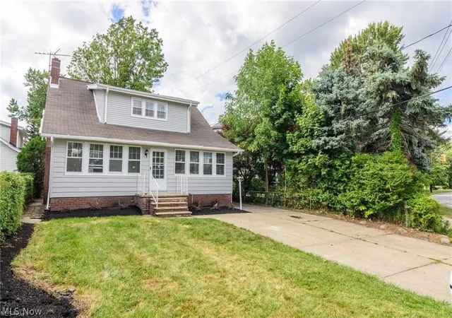 Homes for sale in Cleveland, OH | 18119 Lake Shore Blvd, Cleveland, OH 44119 | MLS# 5212327