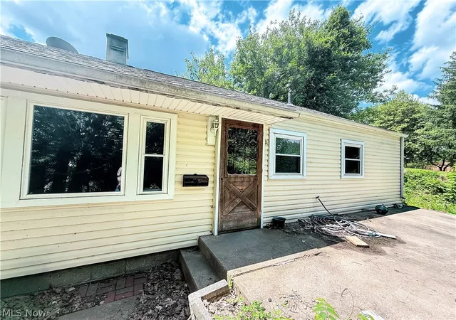 1st image of 607 Cutler St, Marietta, OH 45750 | MLS# 5212343