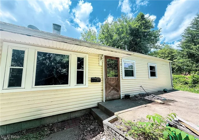 2nd image of 607 Cutler St, Marietta, OH 45750 | MLS# 5212343