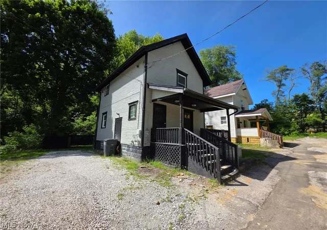 2nd image of 392 Bailey Ct, Akron, OH 44304 | MLS# 5211625