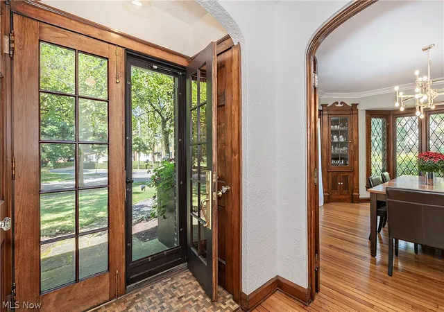 Homes for sale in Cleveland Heights, OH | 1351 Oakridge Dr, Cleveland Heights, OH 44121 | MLS# 5211565