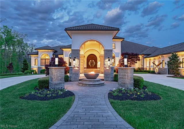 Photo 3 of Mansion for sale at 1433 Ridgemont Trl, Hinckley, OH 44233 | MLS# 5211803 | Listing updated on 2026-10-11