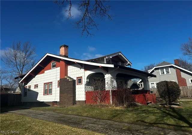 Homes for sale in Cleveland, OH | 3306 West Blvd, Cleveland, OH 44111 | MLS# 5209485