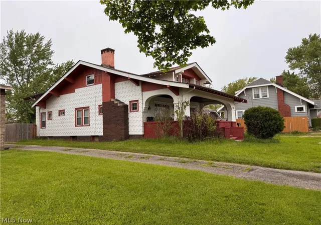 Homes for sale in Cleveland, OH | 3306 West Blvd, Cleveland, OH 44111 | MLS# 5209485