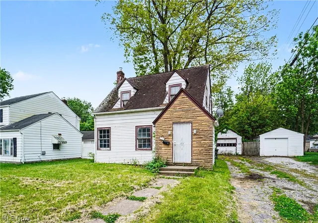 2nd image of 1358 Peckham St, Akron, OH 44320 | MLS# 5211164
