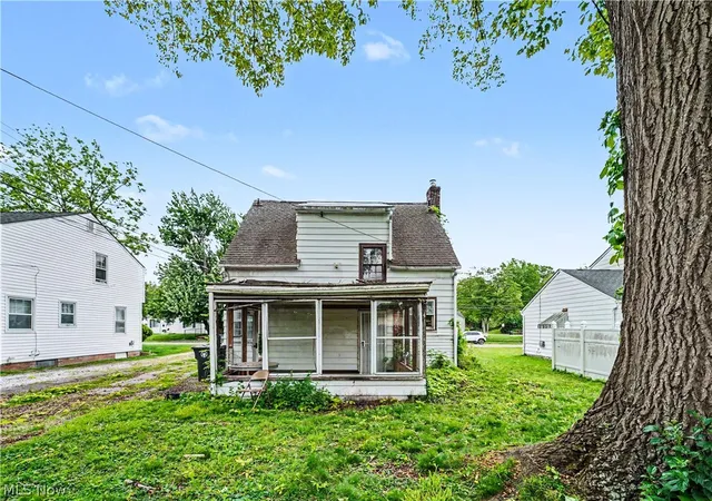 3rd image of 1358 Peckham St, Akron, OH 44320 | MLS# 5211164