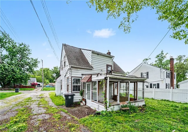 4th image of 1358 Peckham St, Akron, OH 44320 | MLS# 5211164