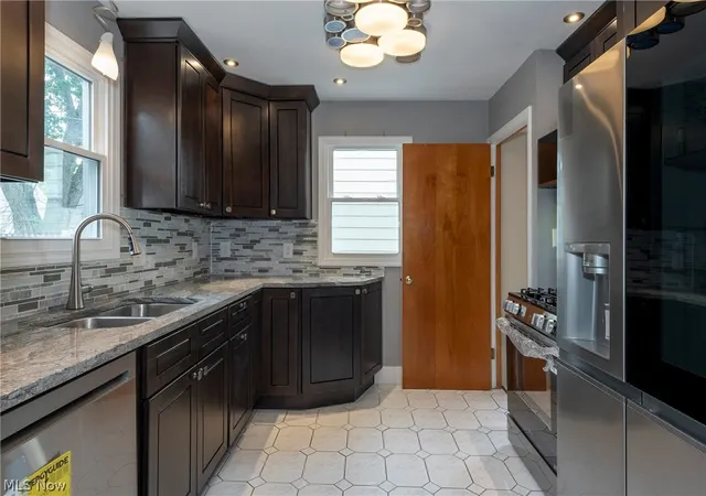 3rd image of 5042 N Barton Rd, Lyndhurst, OH 44124 | MLS# 5205111