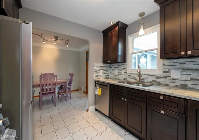 5th image of 5042 N Barton Rd, Lyndhurst, OH 44124 | MLS# 5205111
